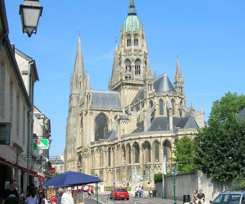 Les Pommiers Duplex Cosy Confort Dans Maison Neuve Avec Terrasse Entree Independante 5 Mn De Bayeux Et 10 Mn Du Debarquement